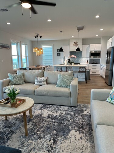 Island Breeze - Sleeps 18 - Brand New Spacious 5-Bedroom Beach Front House