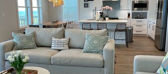 Island Breeze - Sleeps 18 - Brand New Spacious 5-Bedroom Beach Front House