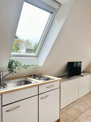 Frigorífico, microondas, horno y cafetera o tetera