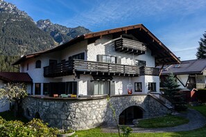 Front of property - Das Nordberg Apartments (Garmisch-Partenkirchen)