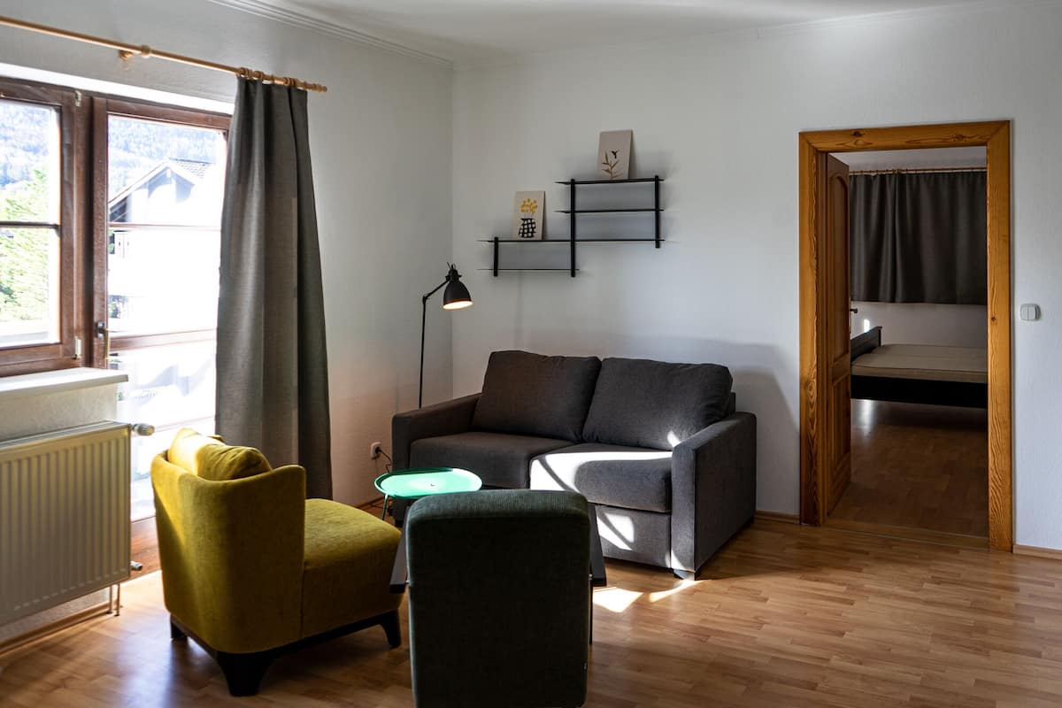 Apartment, Balkon, Bergblick | Wohnbereich
