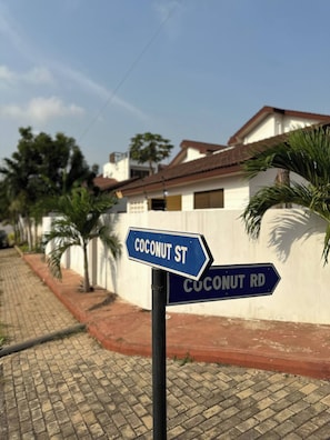 Exterior detail - Stylish 1 & 2-BR Getaway Spot (Accra)