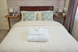 1 bedroom, in-room safe, desk, iron/ironing board