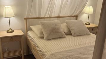 2 bedrooms, iron/ironing board, WiFi, bed sheets