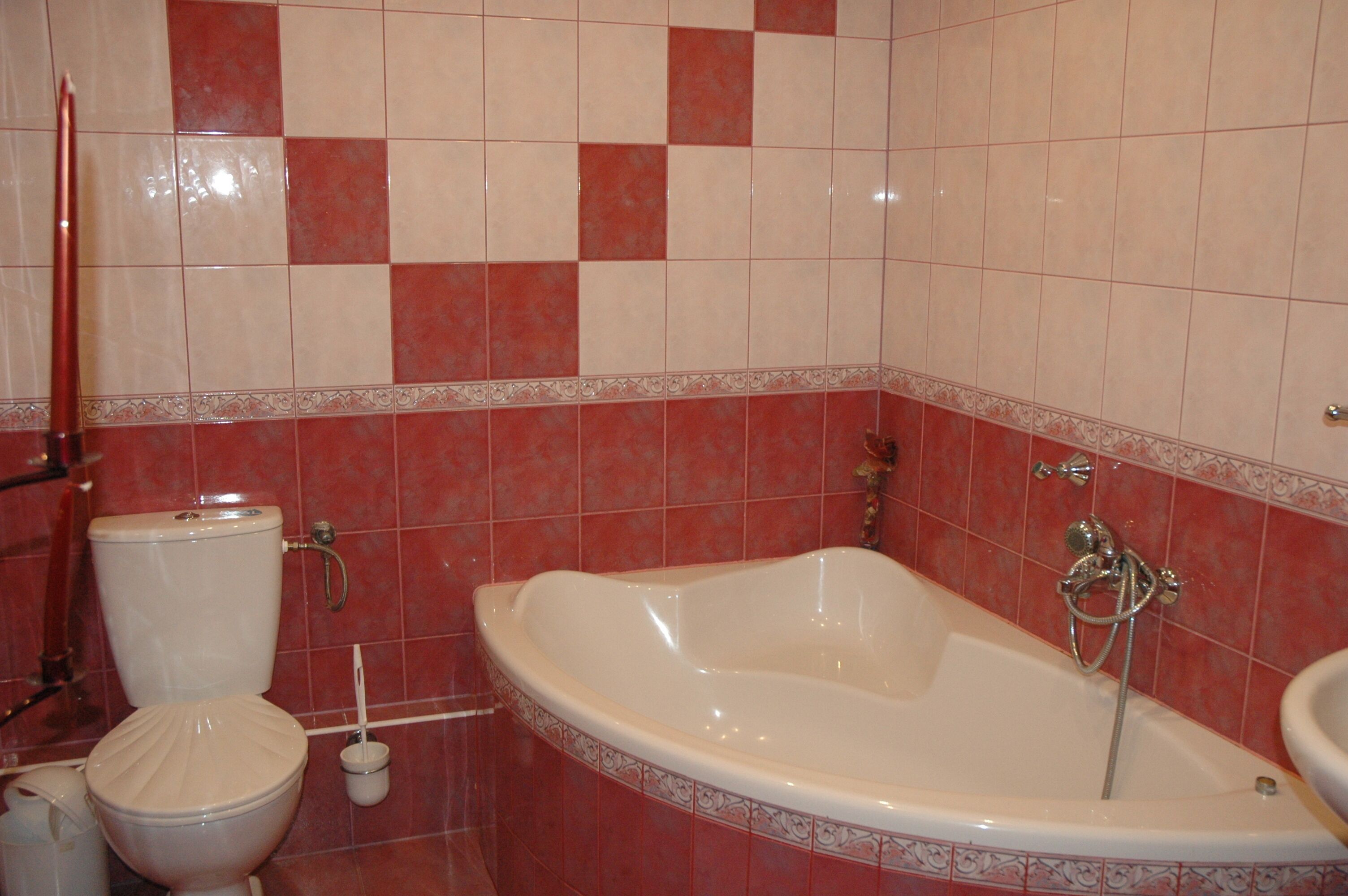 A bathroom with a toilet, bathtub, and sink.
