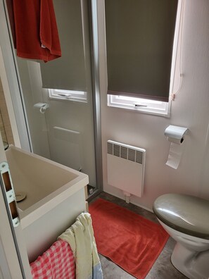 淋浴设施、吹风机、肥皂