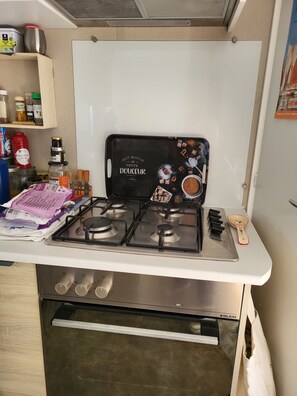 Kühlschrank, Ofen, Herdplatte, Geschirrspüler