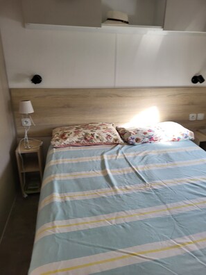 4 bedrooms, iron/ironing board, WiFi