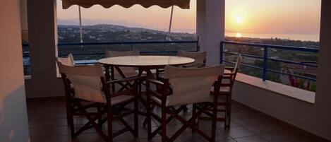 屋外ダイニングエリア