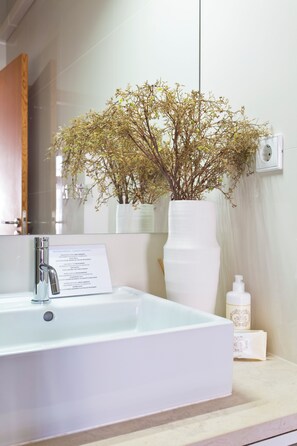 Doccia, asciugacapelli, bidet, asciugamani