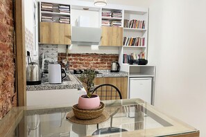 Private kitchen - 2BR and 2bath balcony apt in heart of isatanbul #3 (Istanbul)