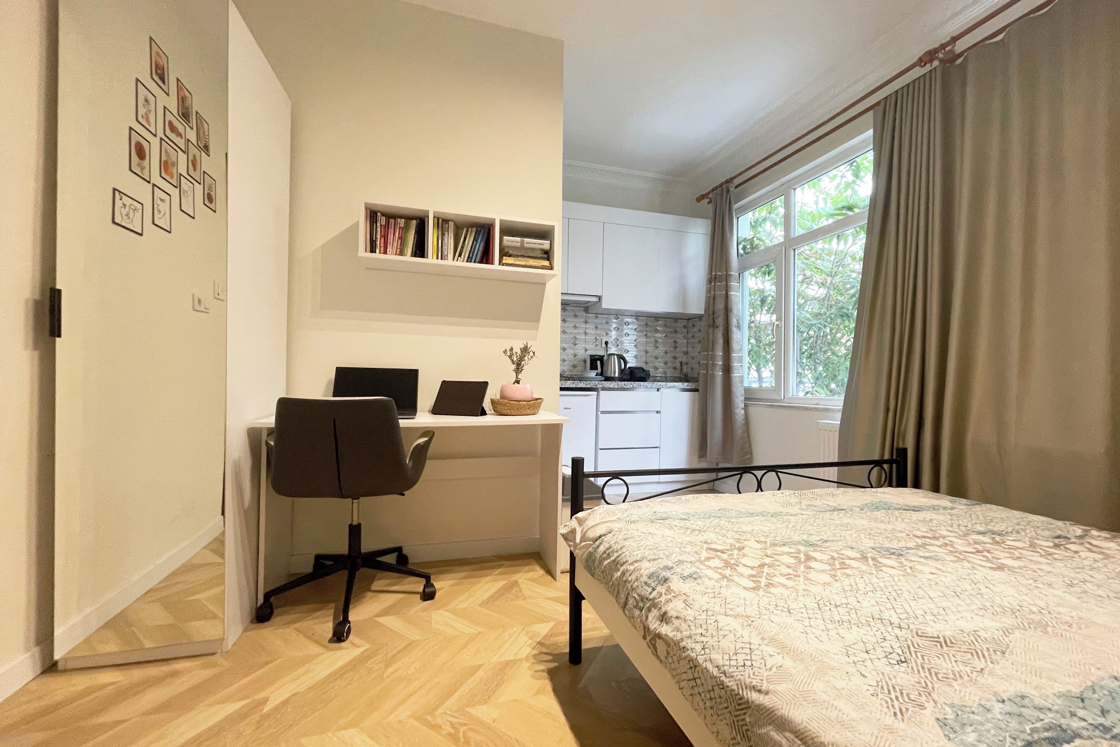 2 bedrooms, in-room safe, iron/ironing board, free WiFi