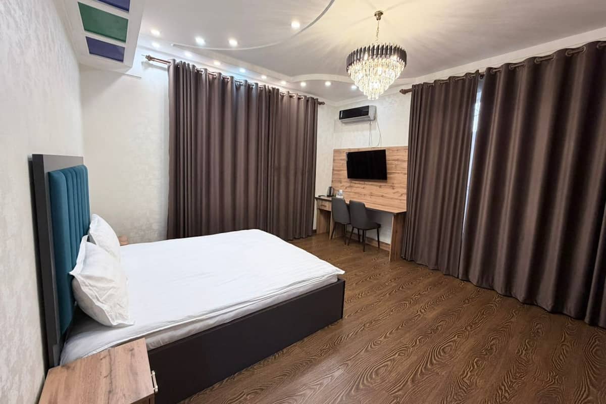 Deluxe Twin Room | Desk, laptop workspace, soundproofing, free WiFi