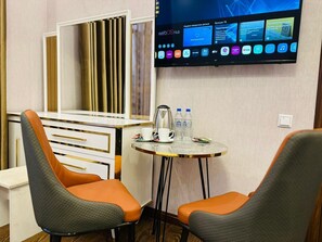 Deluxe Double Room | Desk, laptop workspace, soundproofing, free WiFi