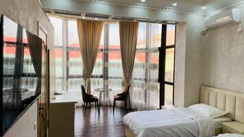 Desk, laptop workspace, soundproofing, free WiFi