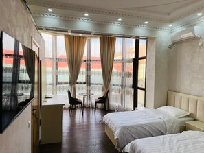 Bureau, espace de travail pour ordinateur portable