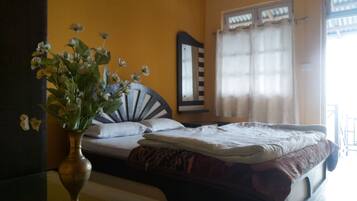 5 bedrooms, in-room safe, desk, WiFi