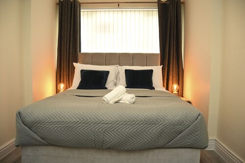 Warrington Suites by Relax Stays