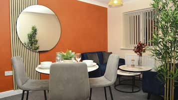 Luxury Double Room, Shared Bathroom | Lounge