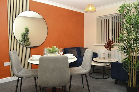Luxury Double Room, Shared Bathroom | Lounge