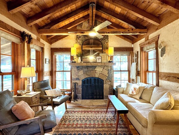 Living area - Happy Oaks Cabin Retreat on stunning acreage with trees, ponds, walking trails. (Fort Worth)