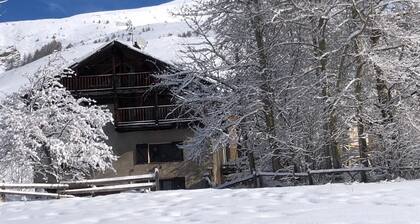 Duplex mountain apartment for 4 people at the start of hiking and skiing trails