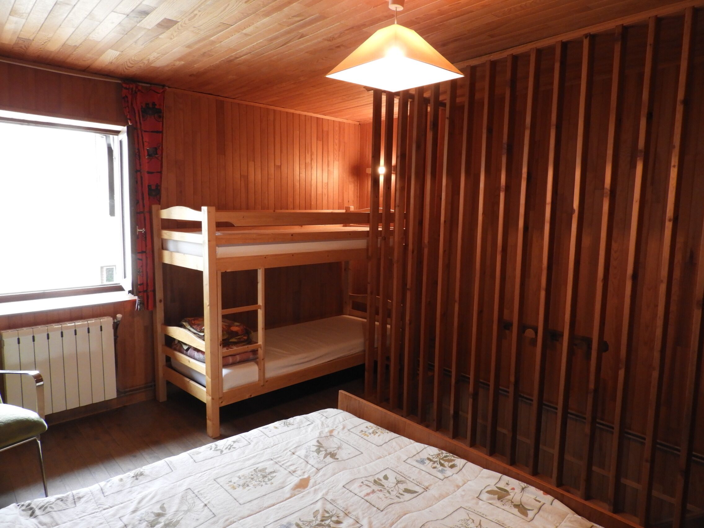 1 chambre, fer et planche à repasser, draps fournis