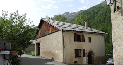 Duplex mountain apartment for 4 people at the start of hiking and skiing trails