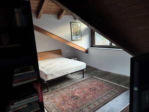 2 habitaciones, tabla de planchar con plancha, wifi y ropa de cama