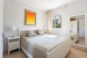 3 bedrooms, in-room safe, desk, iron/ironing board