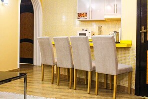 Mini-fridge, microwave, stovetop - Sweet Wagd Rose Serviced Apartments (Jeddah)