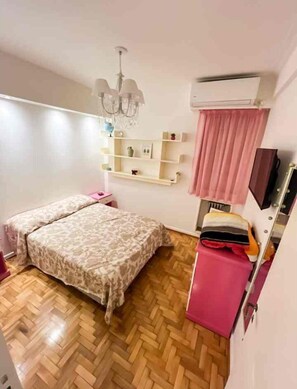 2 habitaciones, tabla de planchar con plancha, wifi y ropa de cama 