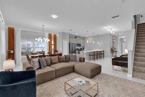 TV - 5 Bedrooms/ 4 Bathrooms/ Storey Lake (4851 RC) (Kissimmee)