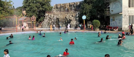 2 piscine all'aperto