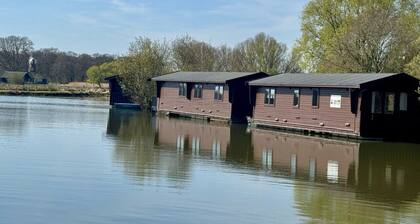 Thurne River Lodge Houseboat