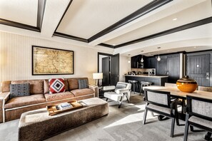 Televisión y chimenea 