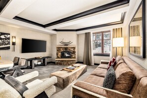 Televisión y chimenea 