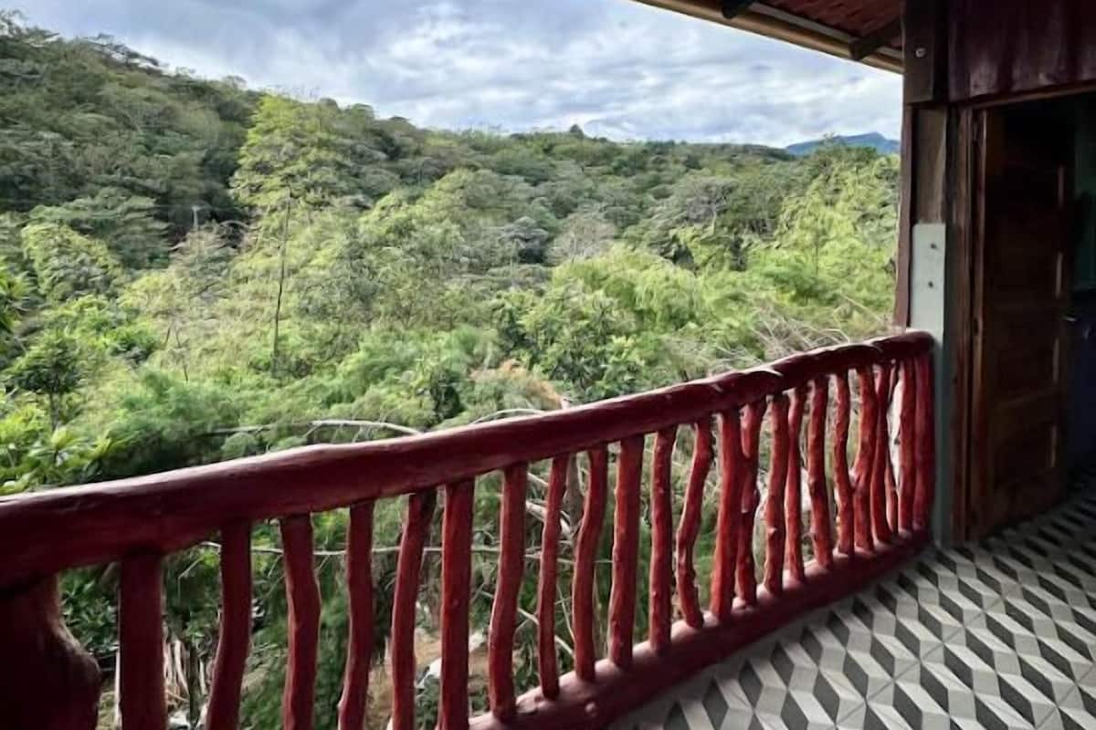 Familienzimmer, eigenes Bad | Blick auf die Berge