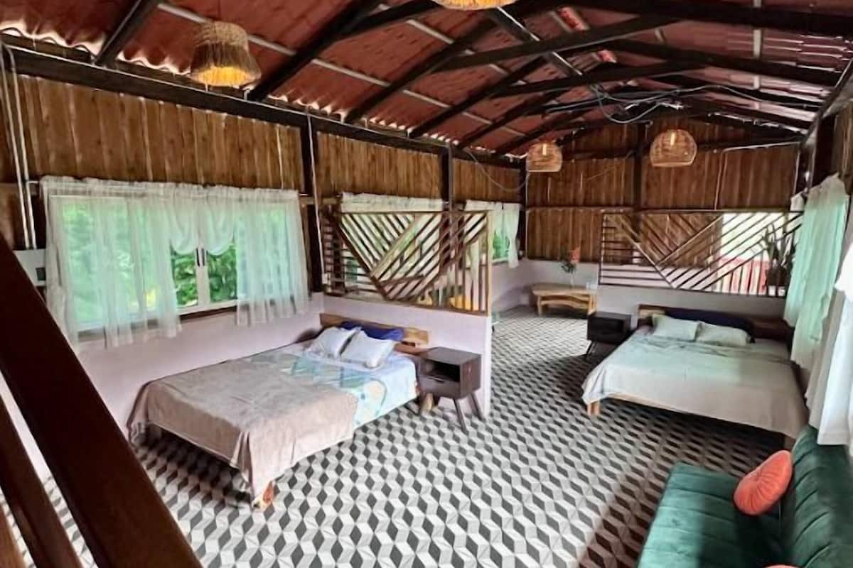 Familienzimmer, eigenes Bad | Daunenbettdecken, Bügeleisen/Bügelbrett, kostenloses WLAN, Bettwäsche