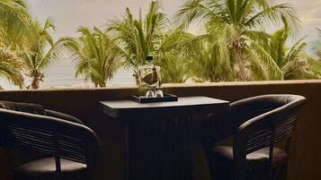 Suite, balcón, vista al océano | 1 habitación, escritorio y wifi gratis