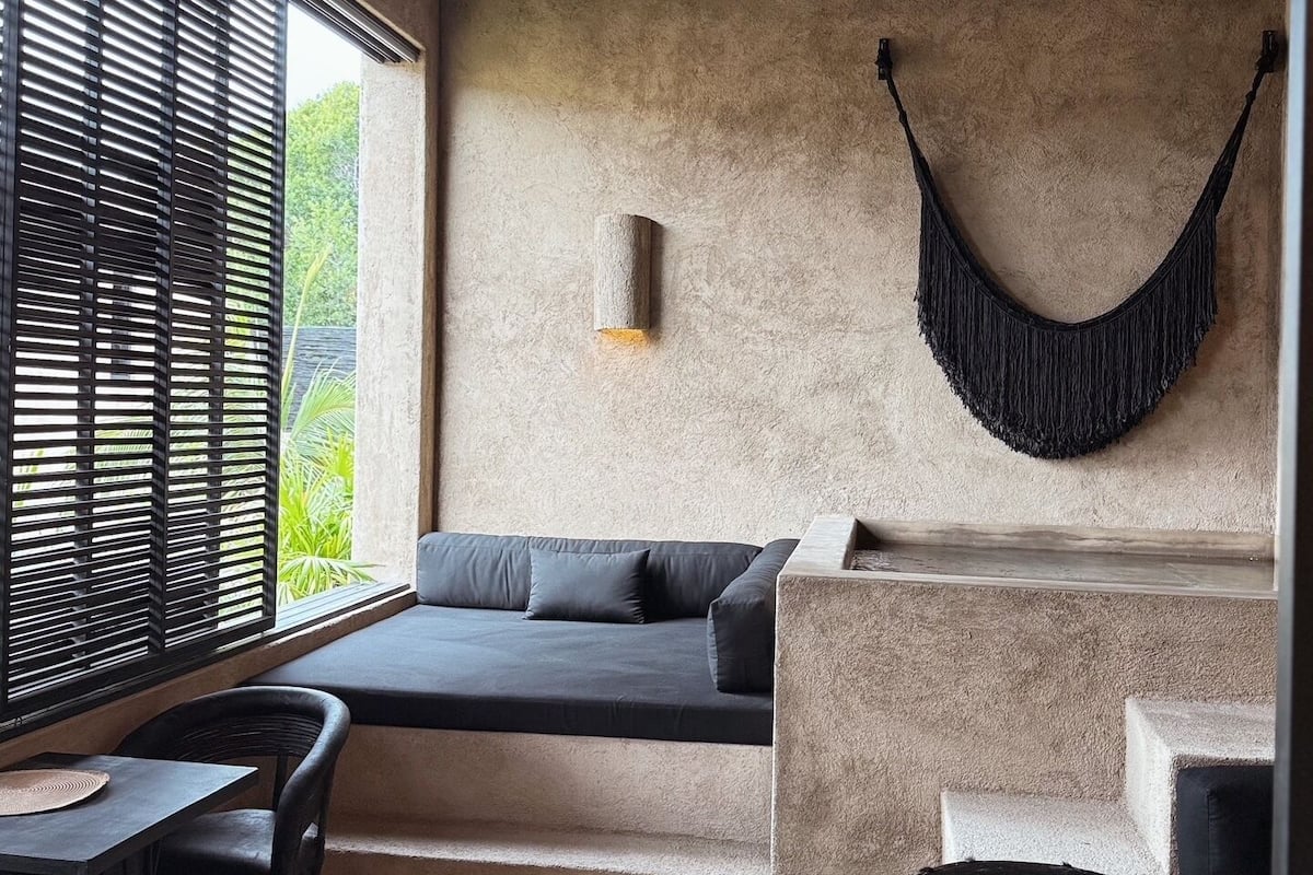 Penthouse, balcon, vue partielle sur l'océan | 1 chambre, bureau, Wi-Fi gratuit