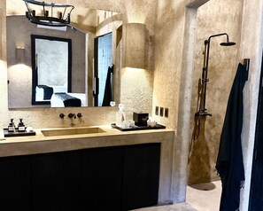 Suite | 1 bedroom, desk, free WiFi