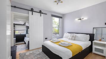 4 bedrooms, iron/ironing board, free WiFi, bed sheets