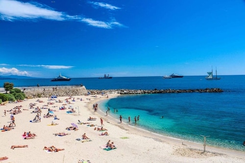 SUPERBE 3 PIECES AVEC BALCON CENTER VIEL ANTIBES CALME SOLEIL VUE PLAGE A 5 MN