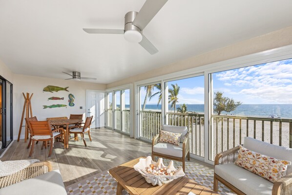 屋外ダイニングエリア