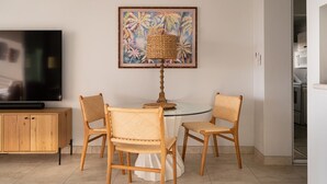 Dining - 3 bedrooms 3 baths • Oceans views • Steps to beach (Kihei)
