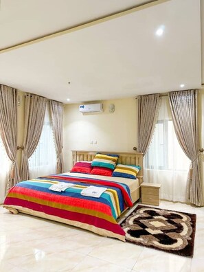 4 slaapkamers, een strijkplank/strijkijzer, wifi