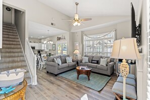 Smart TV, fireplace