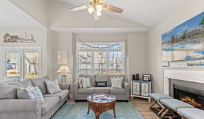 Smart TV, fireplace