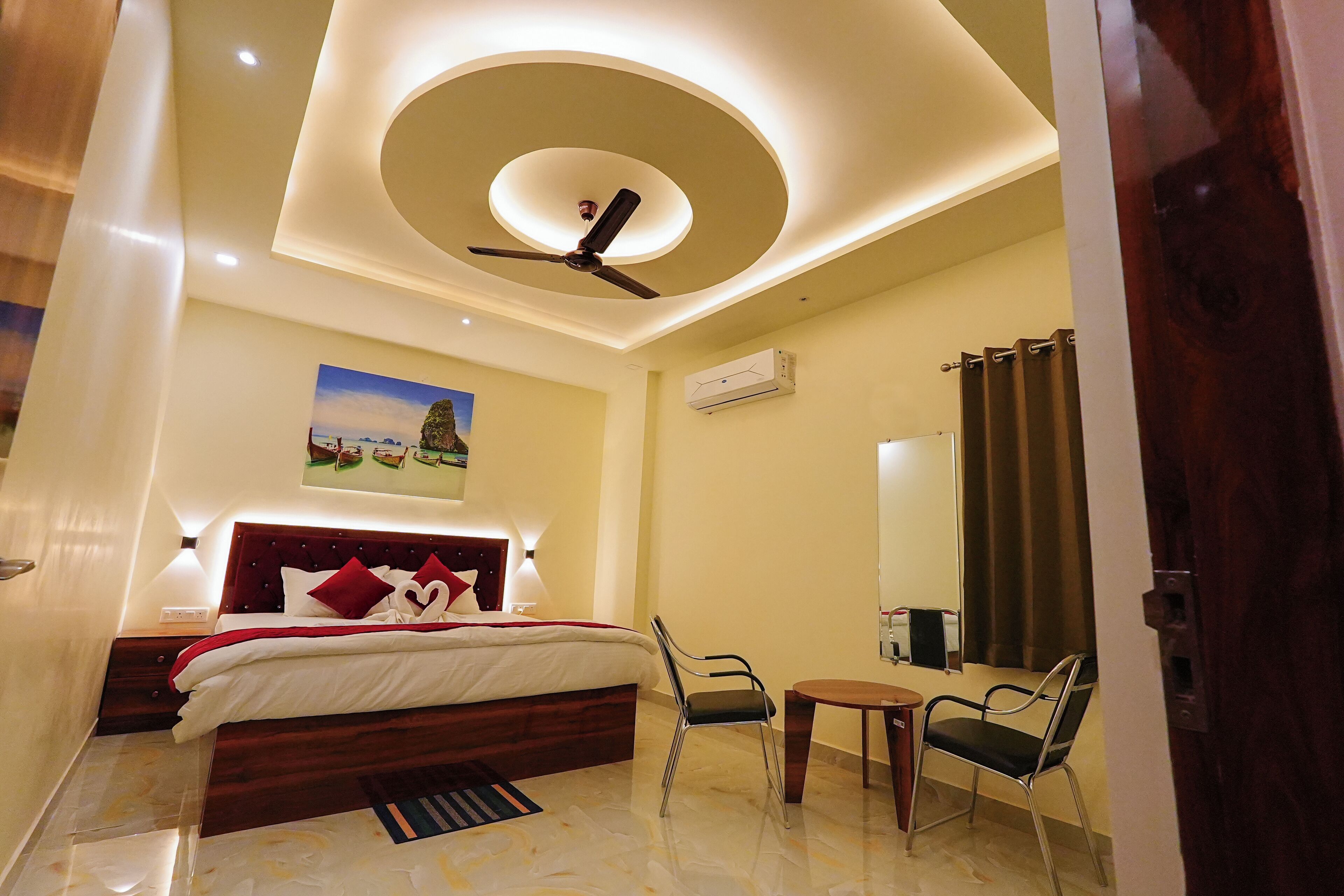 Deluxe Double Room, City View | Free WiFi, bed sheets